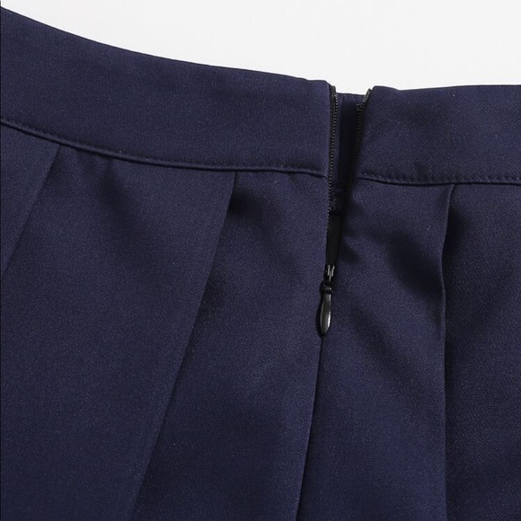 Pleated skirt - Picture 4 of 5